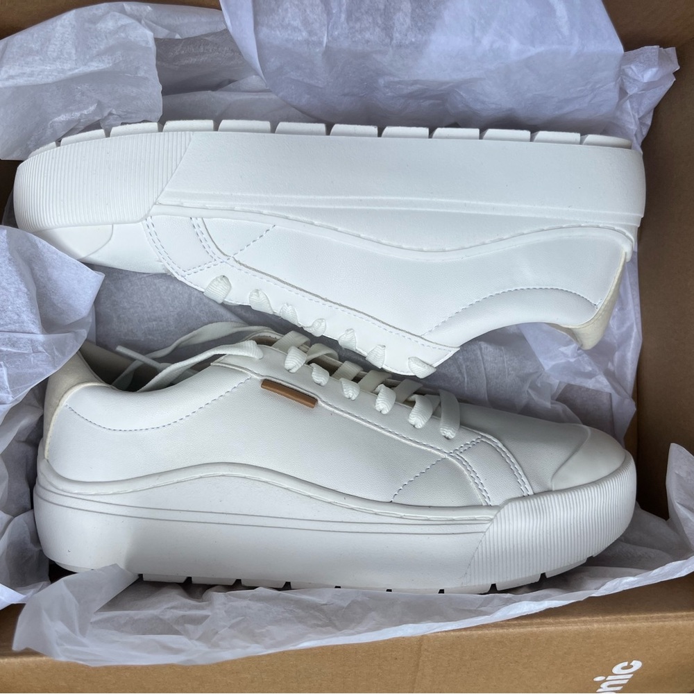 BRAND NEW Dr. Scholls Time Off Sneakers